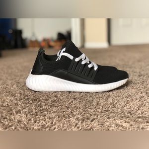 Black and white sneakers 👟